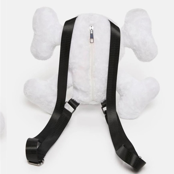 COPY - NWT SKULL BACKPACK - Picture 2 of 5